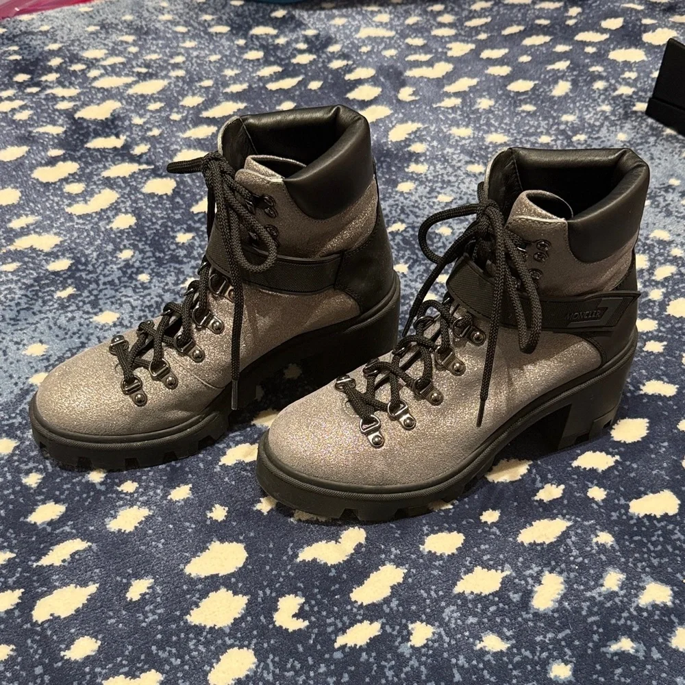 Moncler Carol Shimmery Heeled Hiking Boots. Size 38 - Picture 2 of 7
